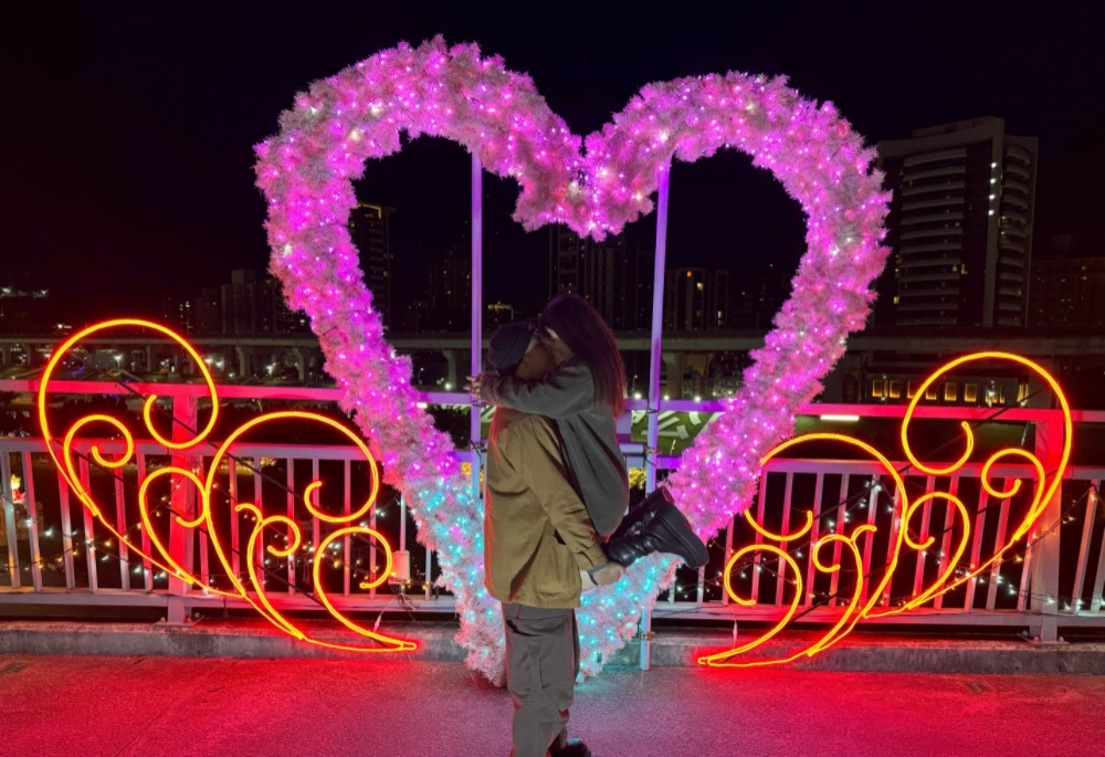 三重辰光橋星戀光影點燈　高灘處打造童話夢境世界