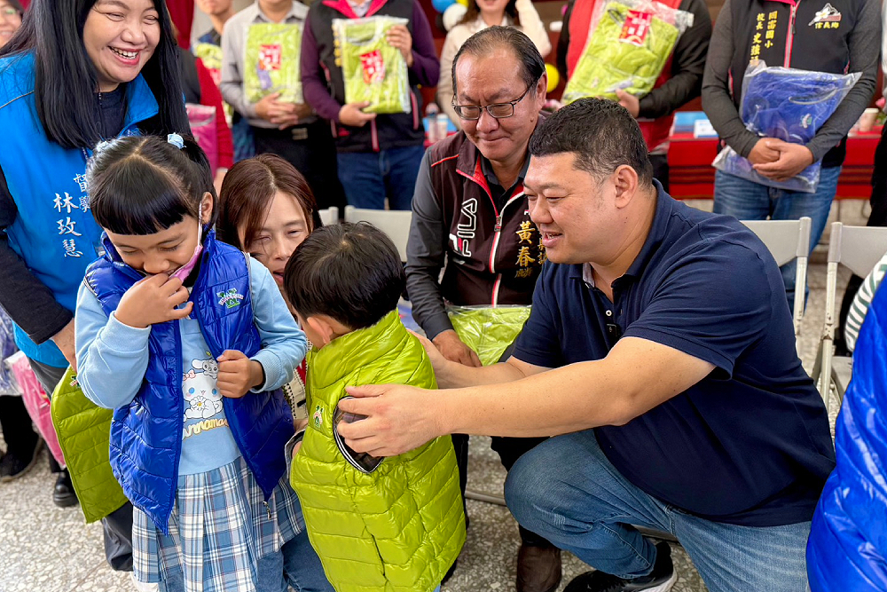送暖南投原民山區　游顥募集千件羽絨衣讓孩子穿新衣