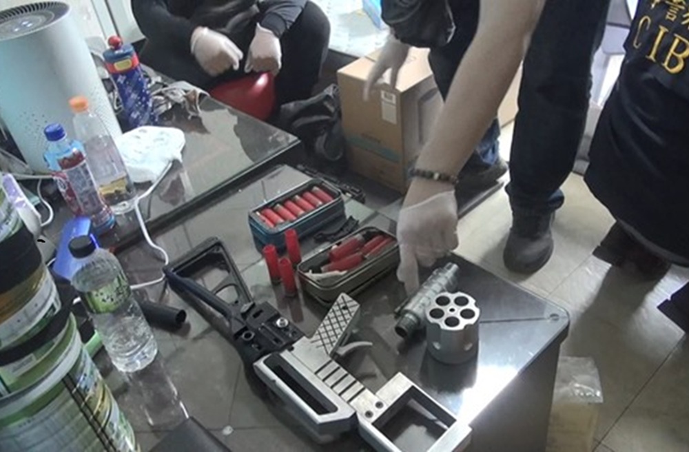 台中市刑大破獲罕見左輪散彈槍　水泥工辯稱只是代保管
