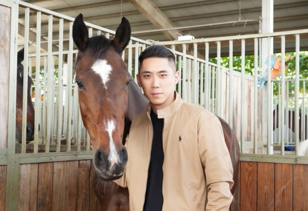 憶父驚險摔馬悟出人生哲理　陳世軒挑戰馬術迎新春
