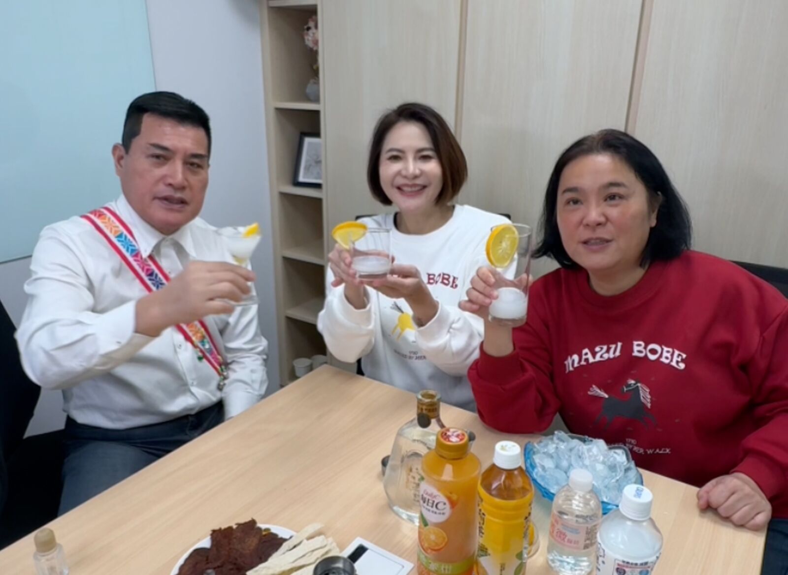 陳菁徽開箱國寶金門高粱　陳玉珍斜槓調酒師、黃仁私房秘方大公開