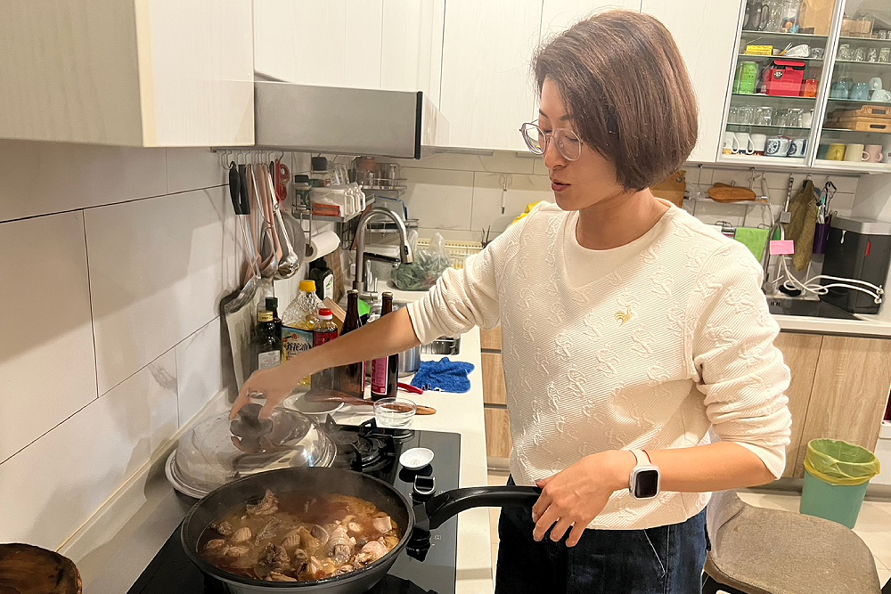 【議員上年菜2-1】年節必嘗麻油雞 邱愛珊靠「甜味」暖心又暖胃 44 【議員上年菜2-1】年節必嘗麻油雞 邱愛珊靠「甜味」暖心又暖胃 43