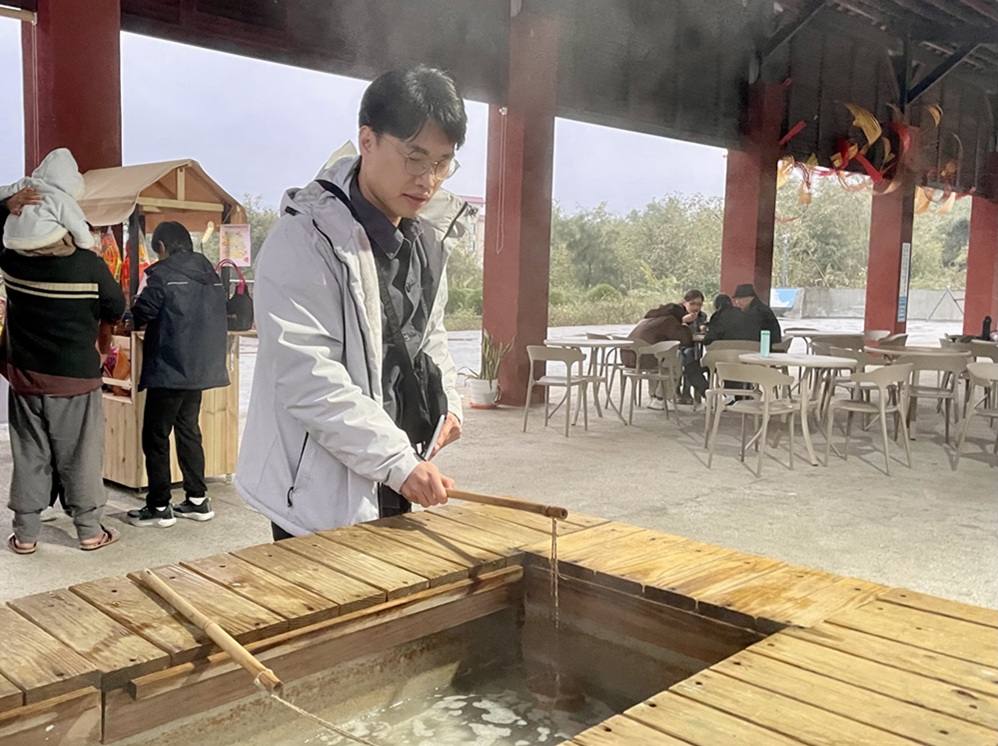 春節連假遊新北金山 泡湯嚐蟹烤地瓜一券走透北海岸冬季風味 4 cnews204260215a02