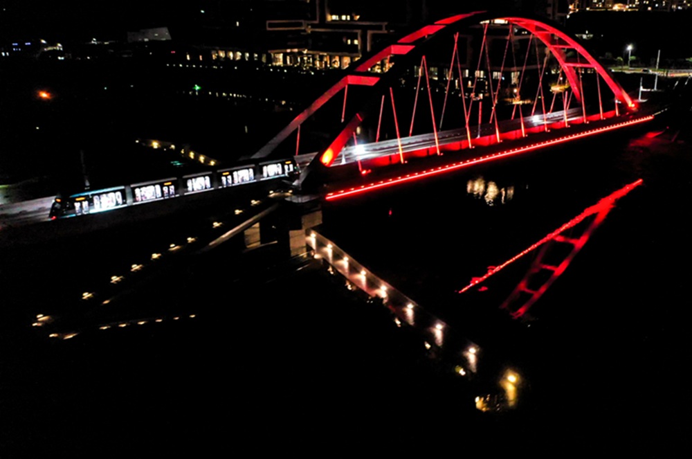 新北捷運光雕點亮新北　三鶯線橋樑藏節慶彩蛋