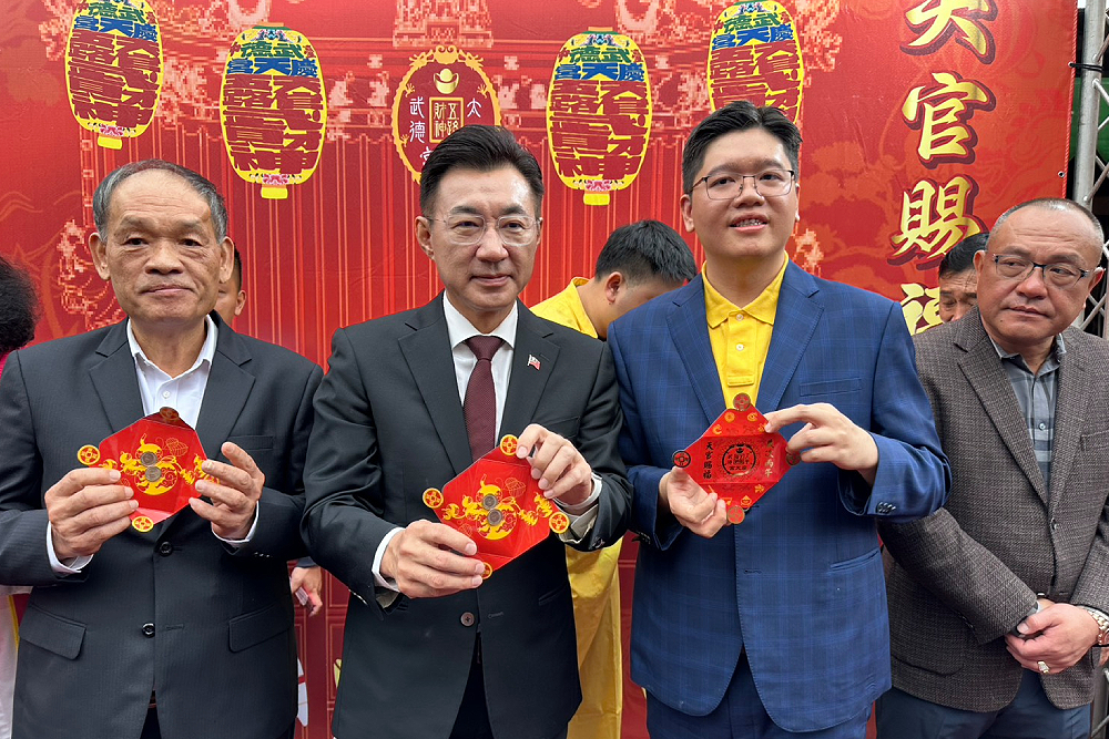 江啟臣直搗太平合體民代發紅包　排隊人龍「看不到盡頭」