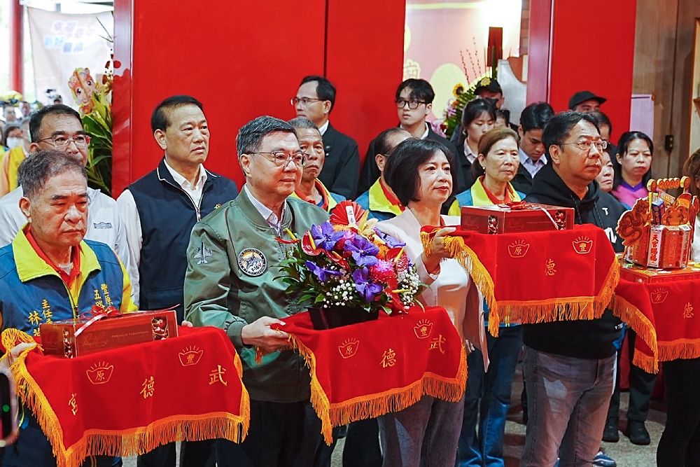 江啟臣直搗太平合體民代發紅包　排隊人龍「看不到盡頭」 7