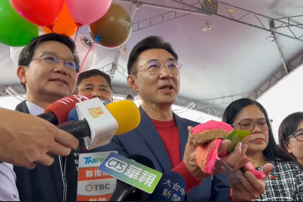 東勢新丁粄節3人巧妙避尷尬？　江啟臣稱和她常碰面、何欣純澄清行程延宕