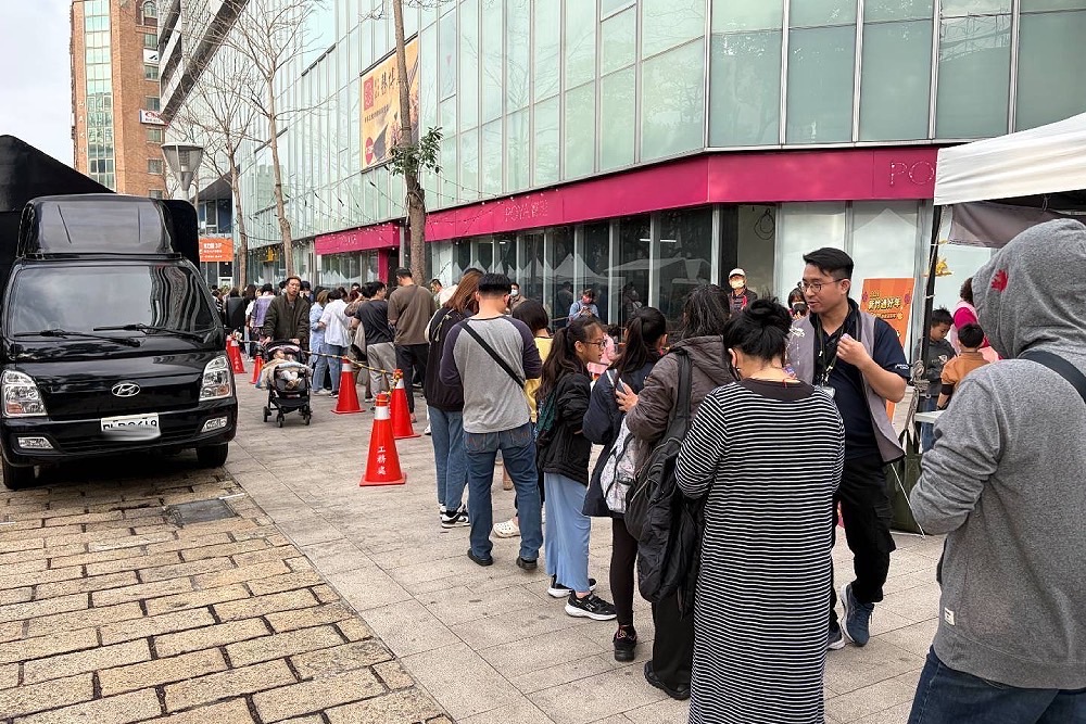 Rody主燈效應發酵成城市話題　高虹安發放元宵提燈人潮綿延數百公尺 7