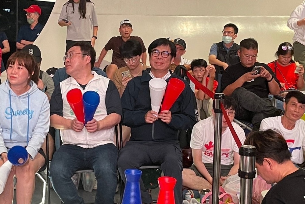 最暖老闆！張嘉郡放行助理飛東京應援WBC　帶上12強奪冠國旗加持 11