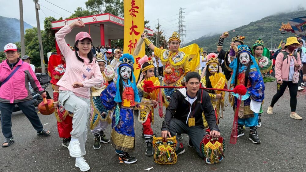 台東慶元宵遶境　陳瑩邀莊瑞雄多位民代搭設香案祈福