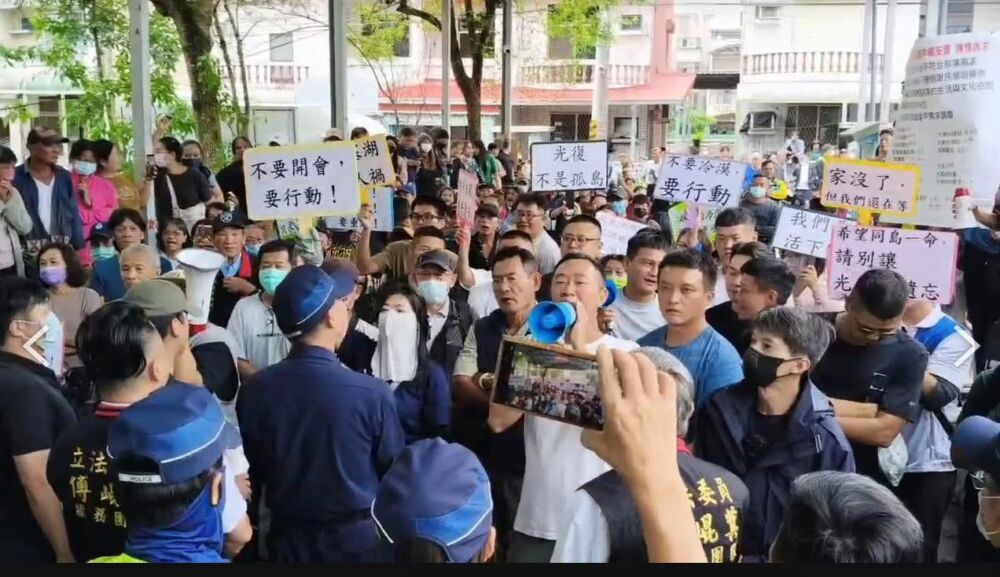 昔踹傅崐萁桌檢方提公訴　張峻自認問心無愧：為災民發聲無悔 3