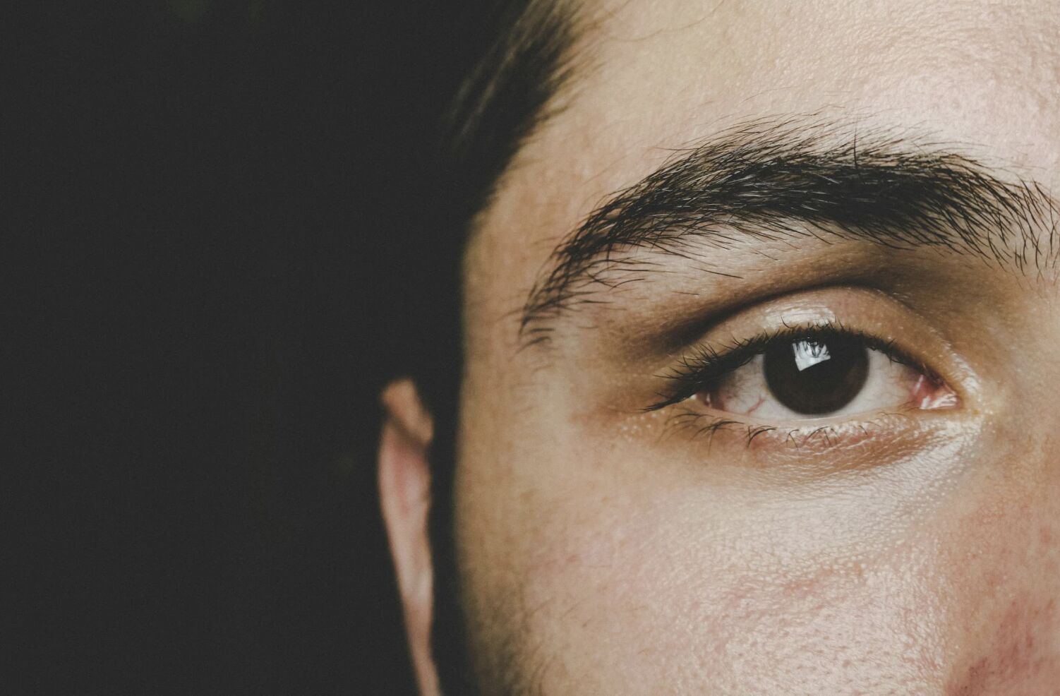 走路老撞桌角、找嘸身旁物品 非笨手笨腳！小心青光眼早上門 3