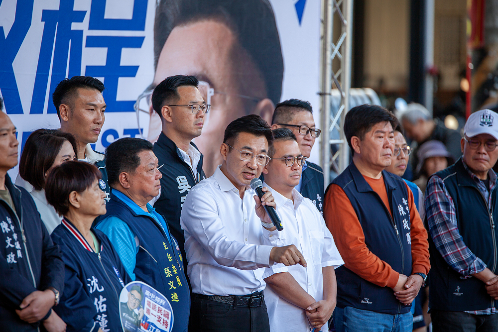 藍綠松竹寺參香熱度大不同　許育璿曝：江啟臣展現驚人氣勢 5