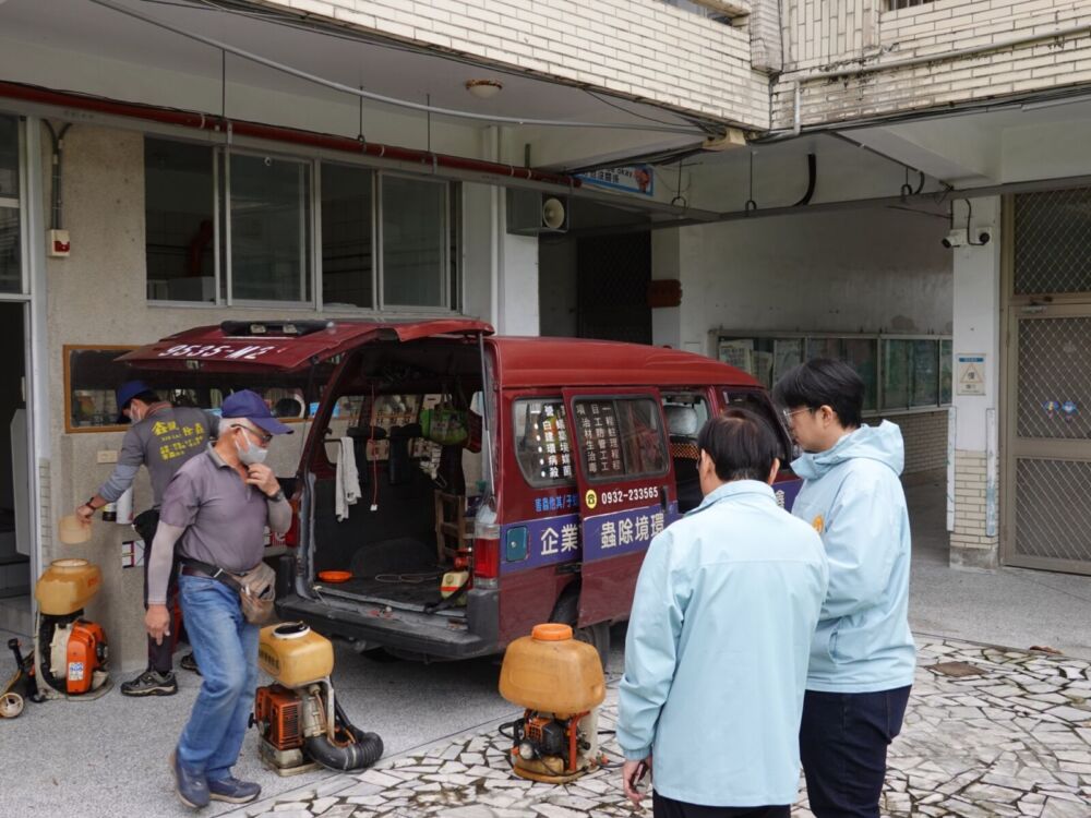 國福里小黑蚊問題嚴重　魏嘉彥提前啟動用藥防治作業 13