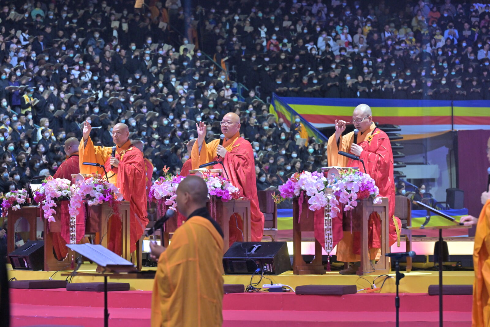 佛光山舉辦萬人甘露灌頂　三皈五戒典禮場面莊嚴 9