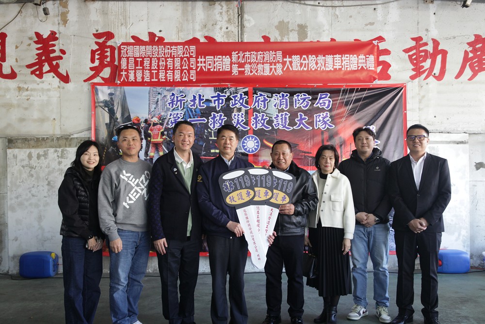 深耕地方20年里長攜手企業捐贈高頂救護車　蔡武忠：民間力量是消防後盾 11