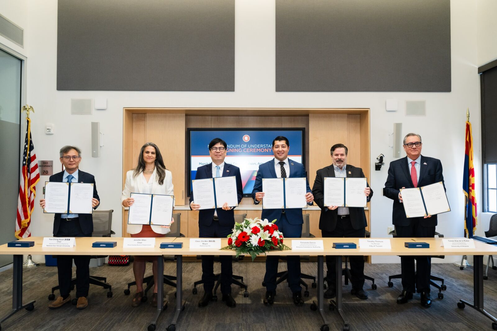 跨國校園強強聯手　陳其邁赴美「光學之谷」促成產官學6方MOU 11