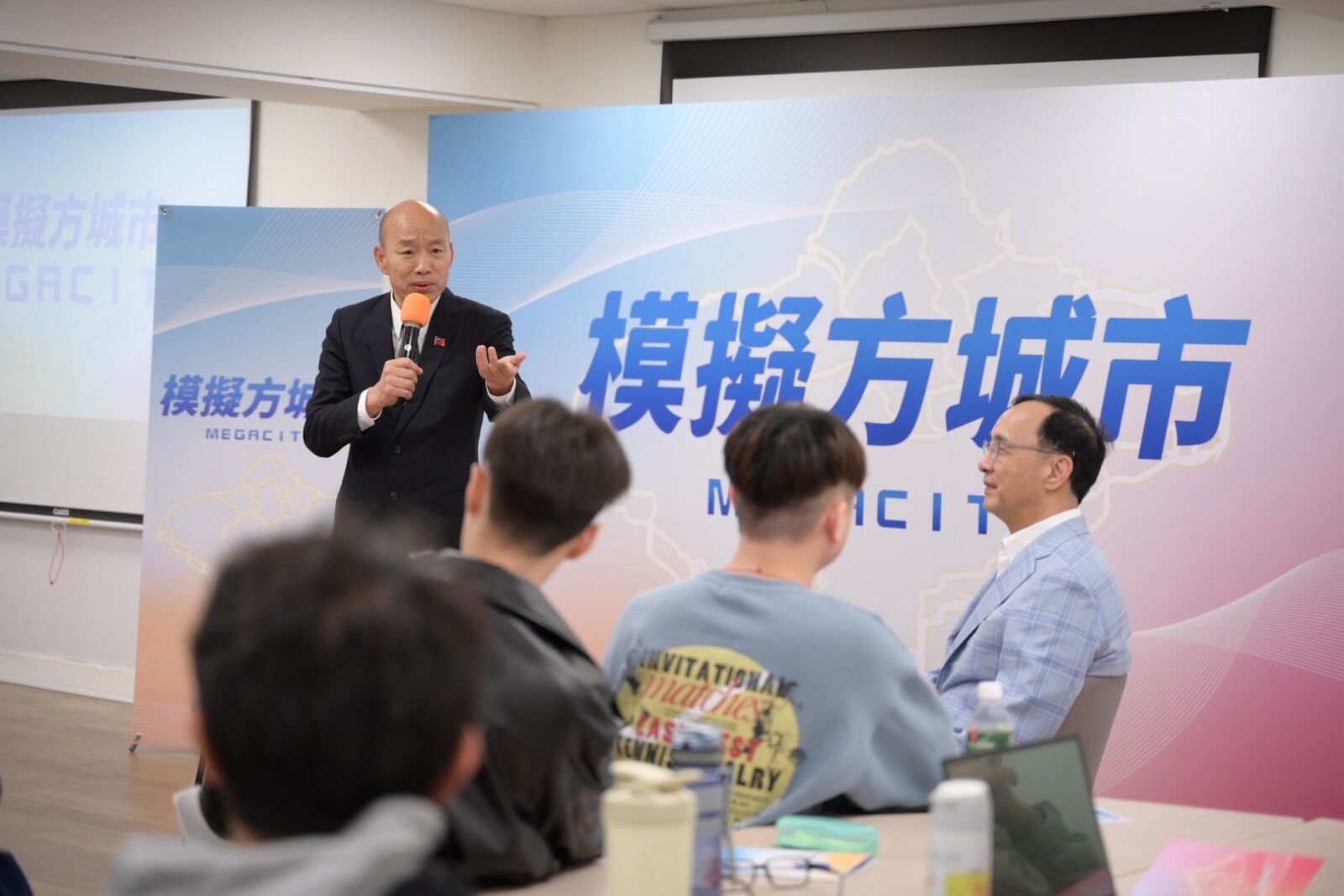 朱立倫、韓國瑜驚喜合體　期勉青年參政勿忘初衷 7