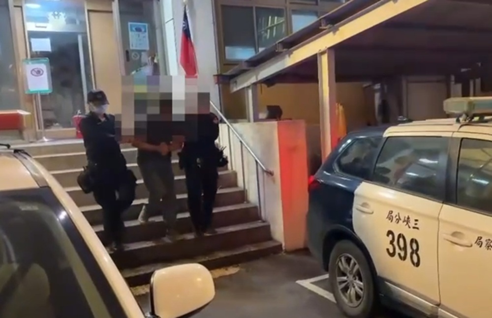 涉肇逃還瘋狂衝撞 警開2槍擊破車胎4小時逮人 14 cnews204260316a13