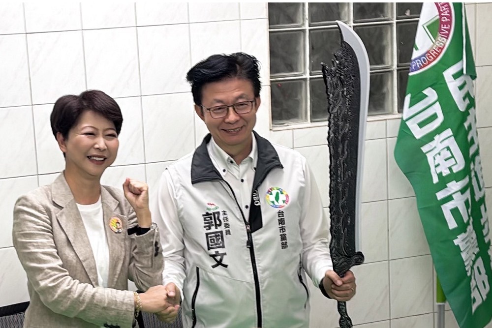 郭國文手持「屠龍刀」現身力挺　陳亭妃：2026地方大選一定要贏！ 21