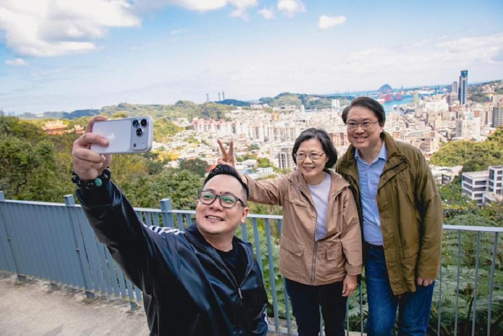 童子瑋邀蔡英文、林右昌爬山　遭虧才39歲爬山就「喘到不行」網友笑翻 19