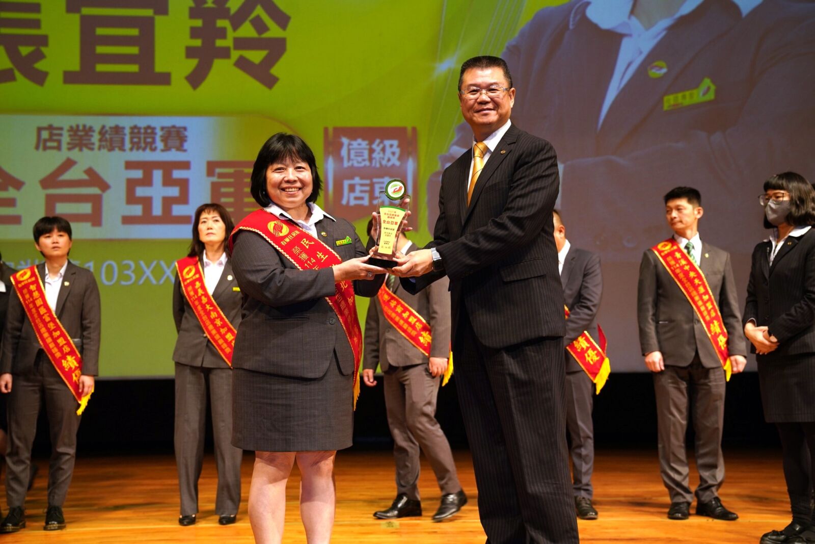 【億級房仲】行動力是關鍵！有巢氏房屋民生敦北加盟店2025達陣億元業績里程碑 7