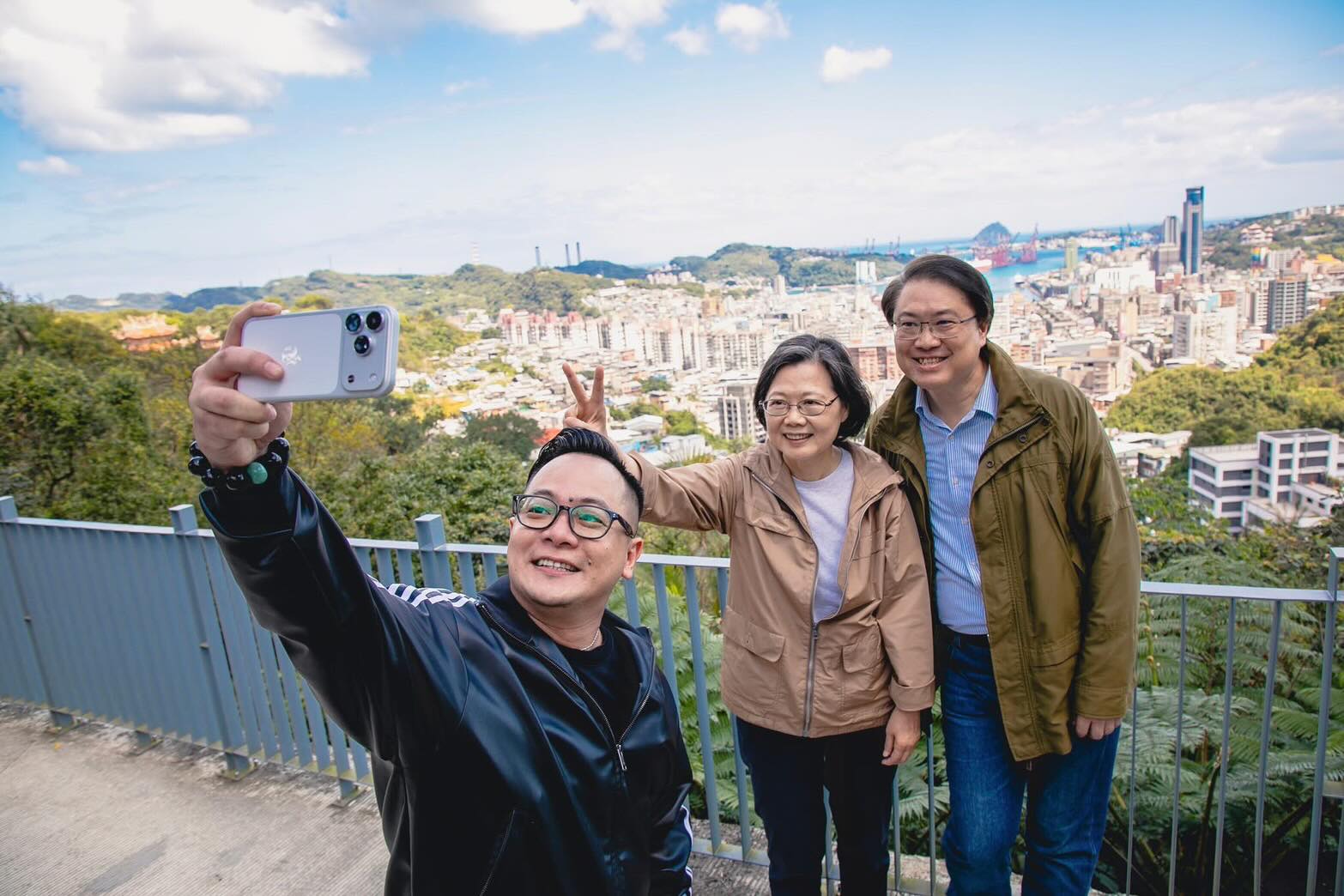 蔡英文揪爬山！賴瑞隆自嘲不喘童子瑋不服　網笑：這體測太硬 17