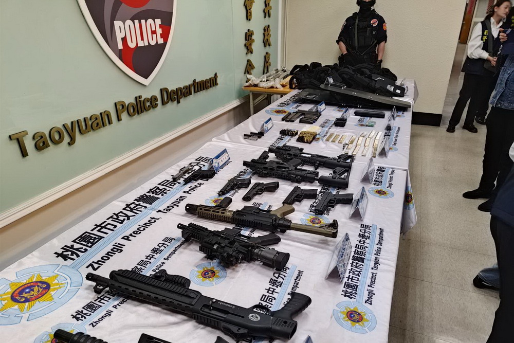 雷霆掃蕩幫派軍火　桃檢與中壢警攜手查獲10枝長短槍械