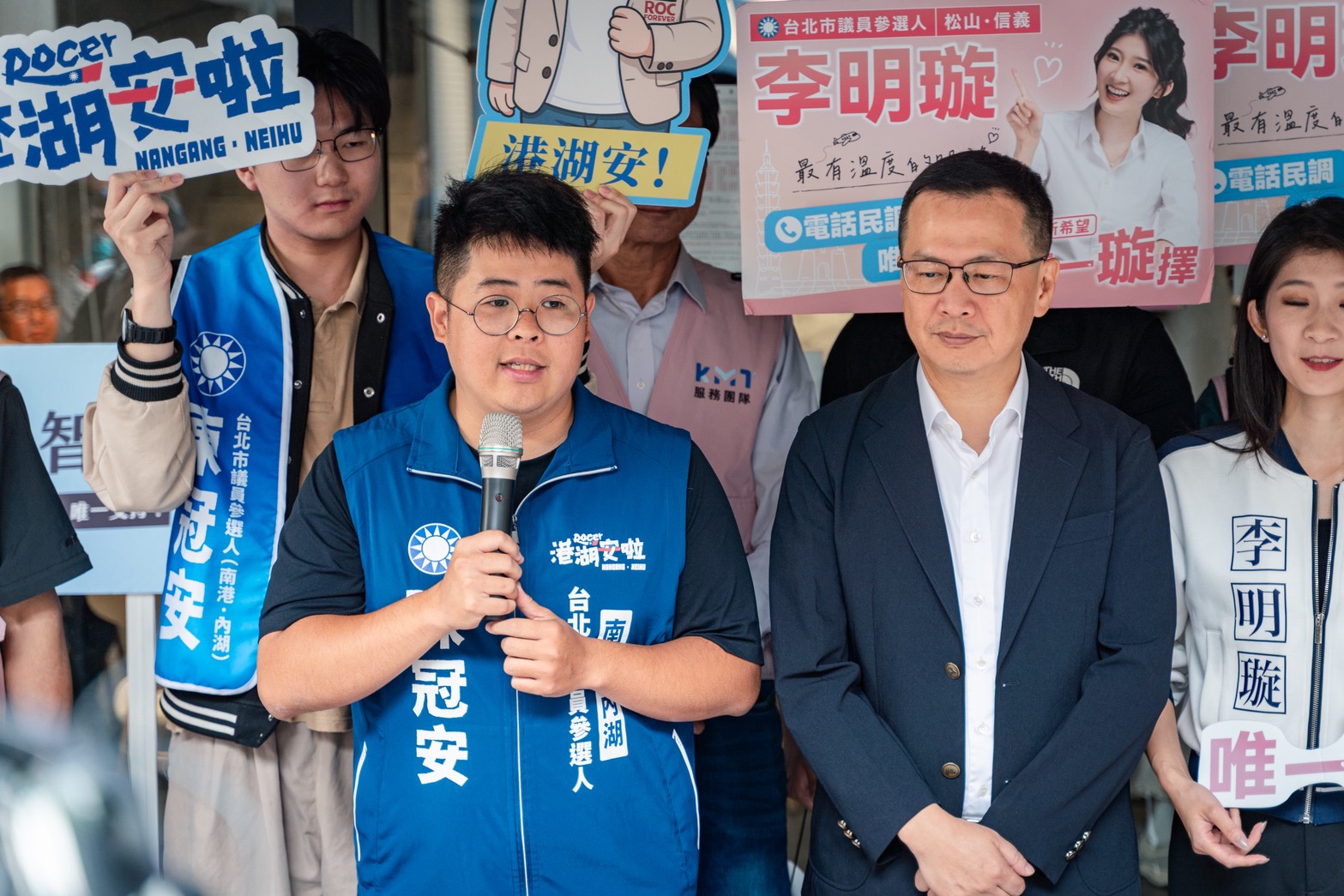 沒看板走破2雙鞋　李彥秀、羅智強「抬轎」陳冠安戰港湖