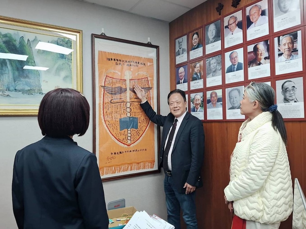 攜手服務鄉親　劉燈鐘拜訪中華藥學研究基金會 11
