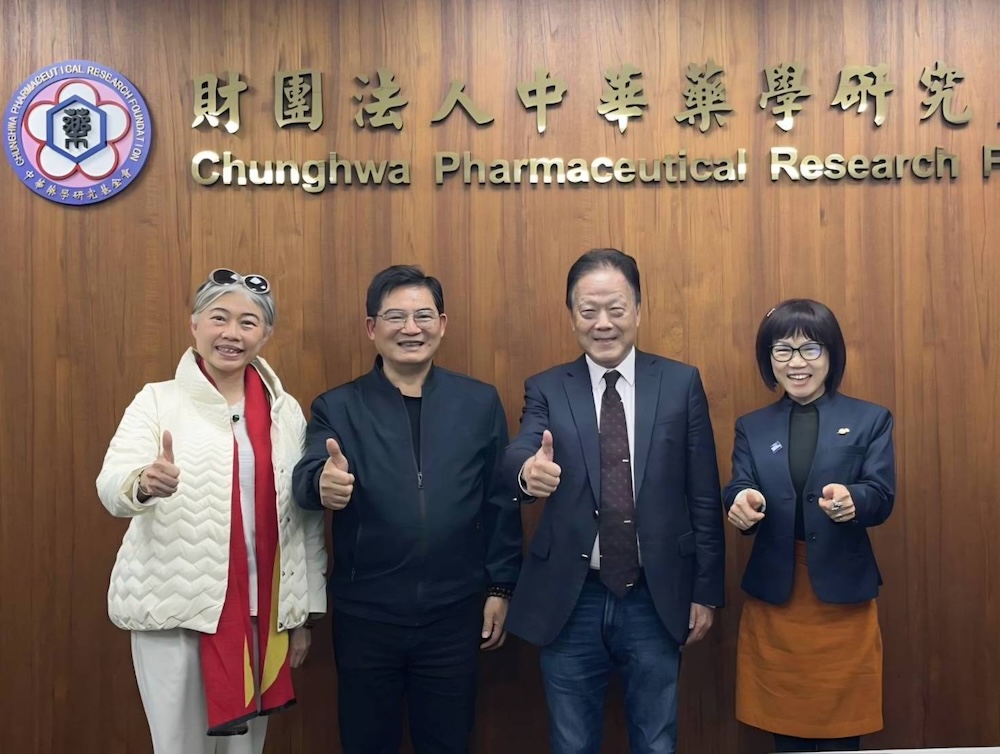 攜手服務鄉親　劉燈鐘拜訪中華藥學研究基金會 9