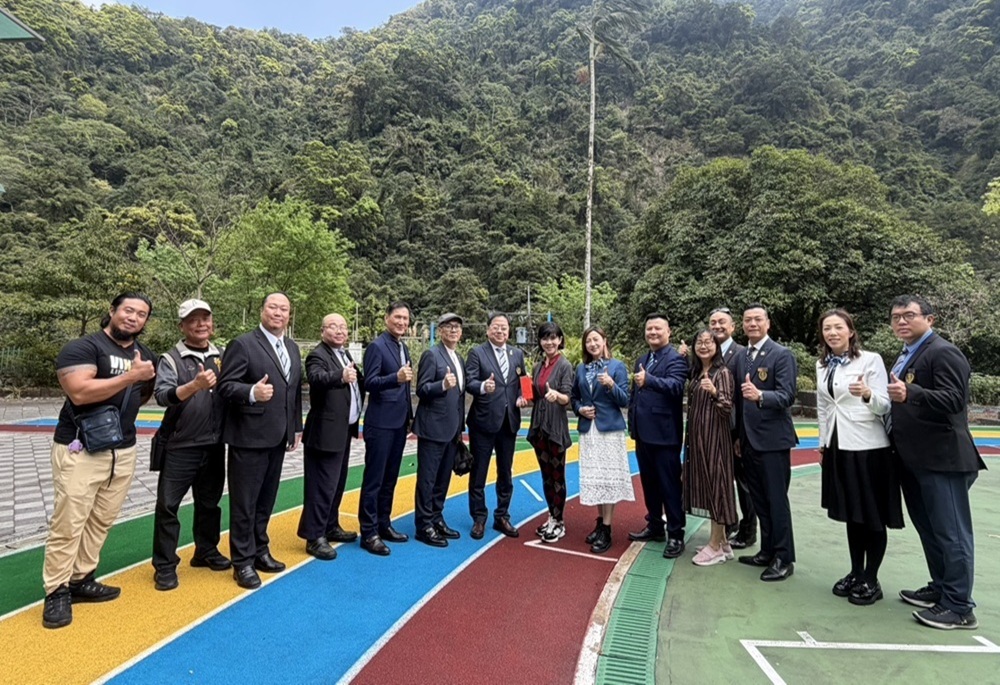 偏鄉山區通學不再是阻礙　陳乃瑜結合青商捐贈獎助金送暖烏來