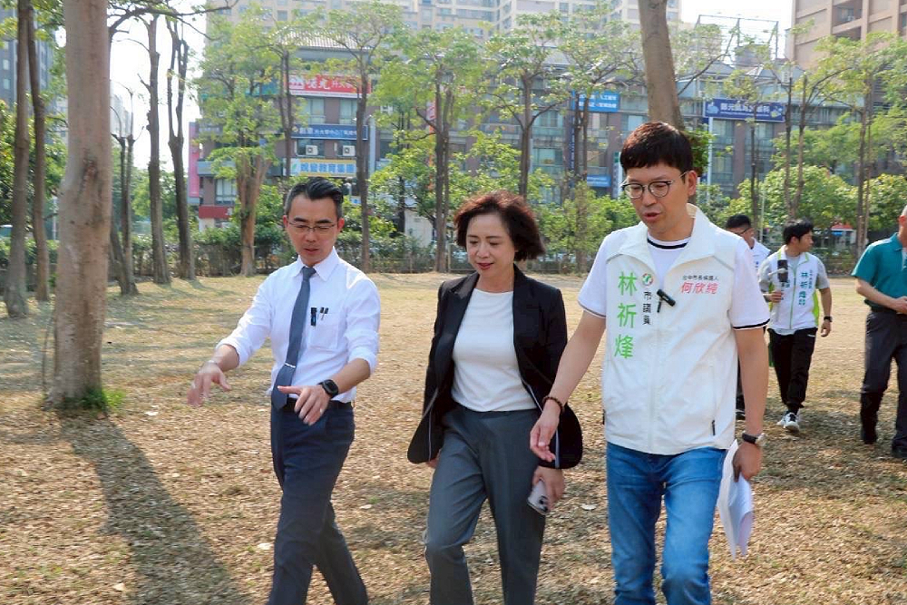 爭取逾900萬助惠文國小人工草皮足球場　何欣純盼提升城市運動風氣