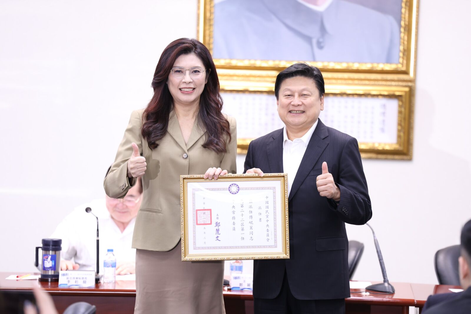 藍黨團「3800億＋Ｎ」可能鬆動　恐迫鄭麗文訪中前再表態軍購立場 15