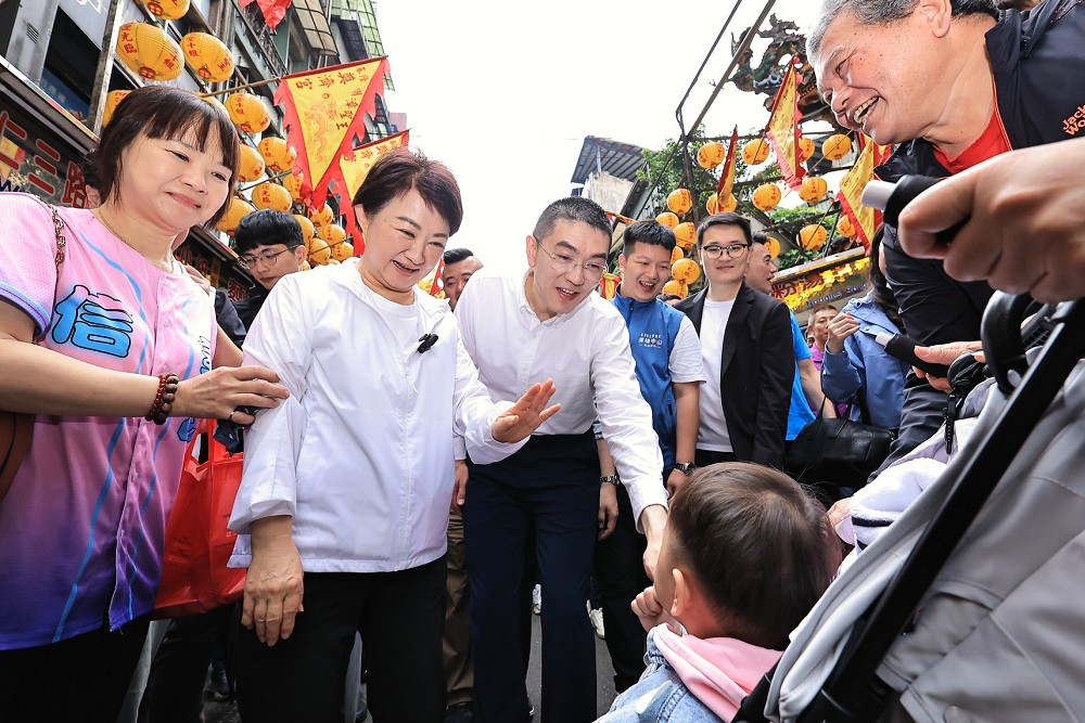 祈求基隆、台中兩地共好！　謝國樑陪同盧秀燕赴奠濟宮贈匾
