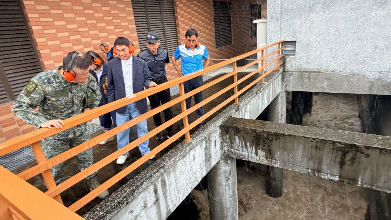 苗栗縣府攜手公所加速救助　拍板淹水補助最高2萬元 7