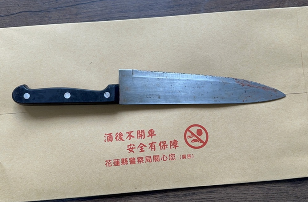 拿了熱狗就走 泰籍男涉不付帳還揮刀拒捕闖民宅 5 cnews204260405a02