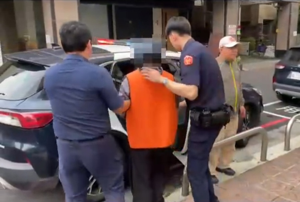 3人街頭拉扯搶錢包　竟是詐欺集團車手內閧全落網