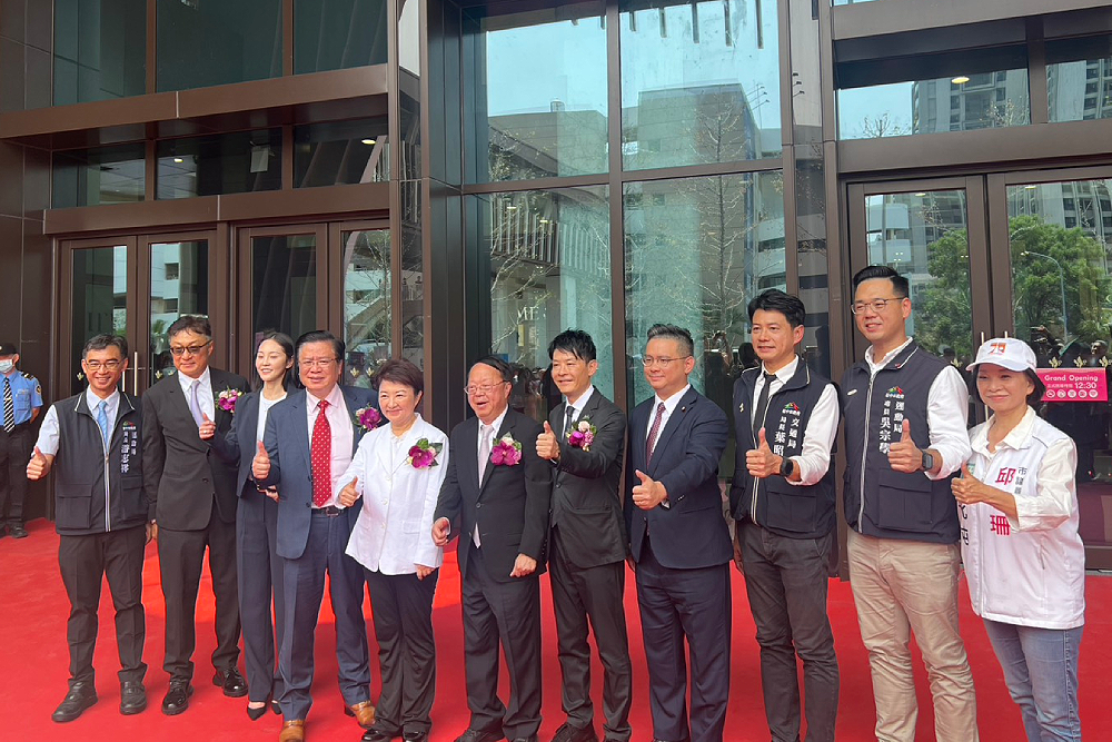 漢神洲際百貨開幕台中市府祭交管　全國首創裝設「鏡頭君」