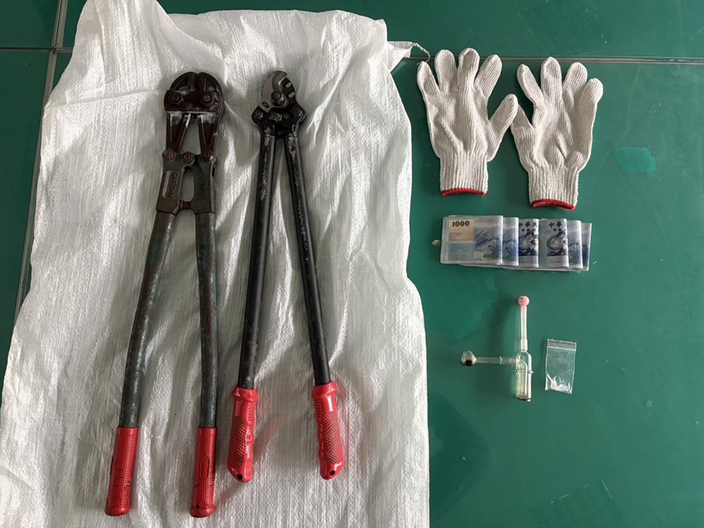 涉偷工地電纜線 跨區緝獲2男還查獲2種毒品 4 cnews204260410a18