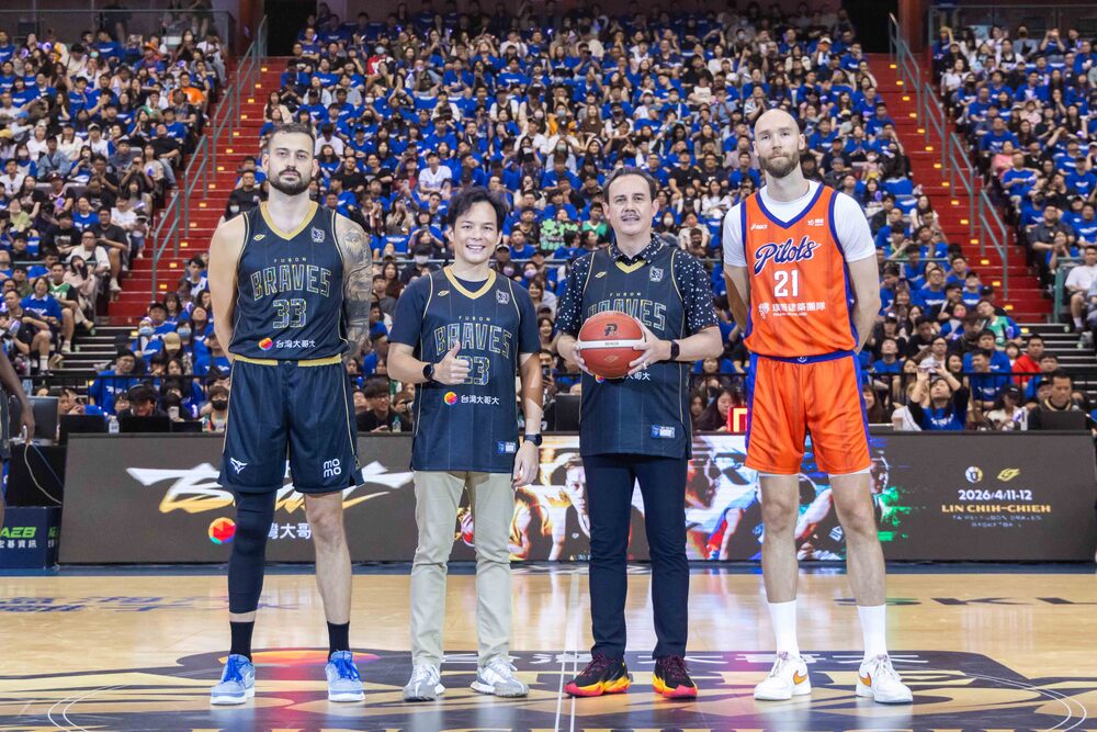 台灣大「林志傑引退週」登場　籃球博士鄭志龍現身開球