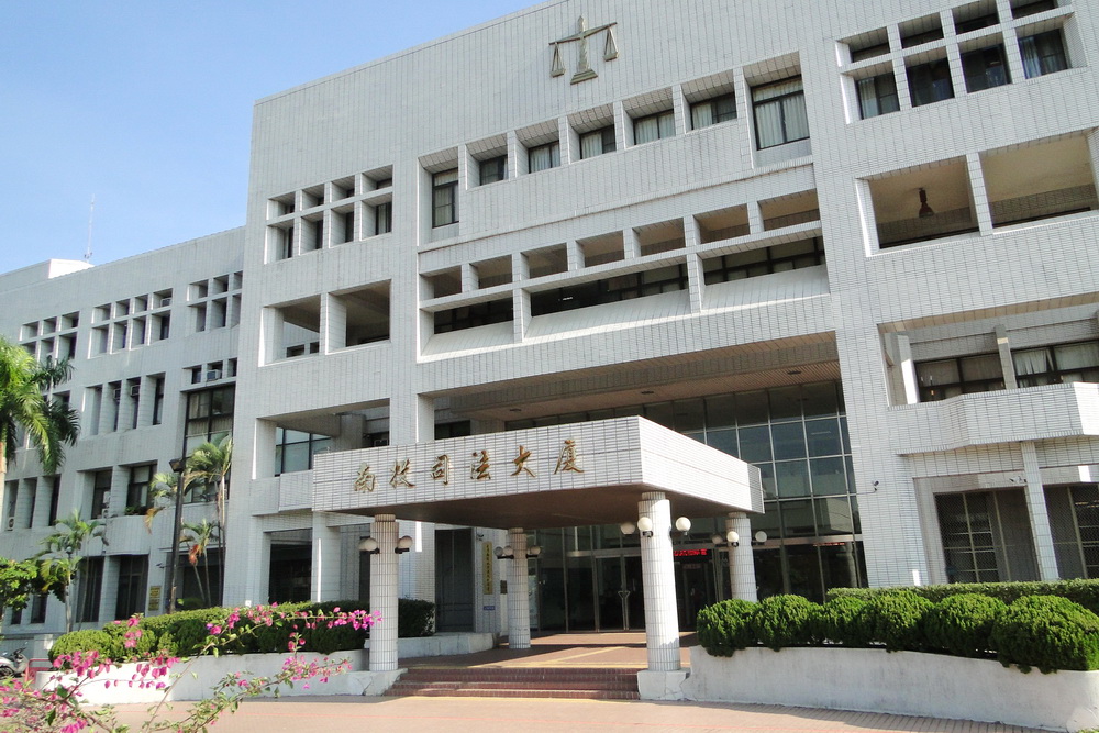 法庭內爆打法警、怒嗆法官　暴力女判刑8月