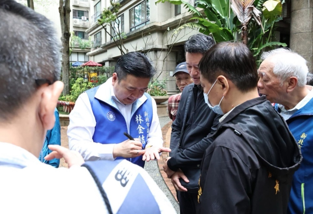 手心當圖紙畫結構　林金結緊盯三鶯捷運線隔音與交通雙改善