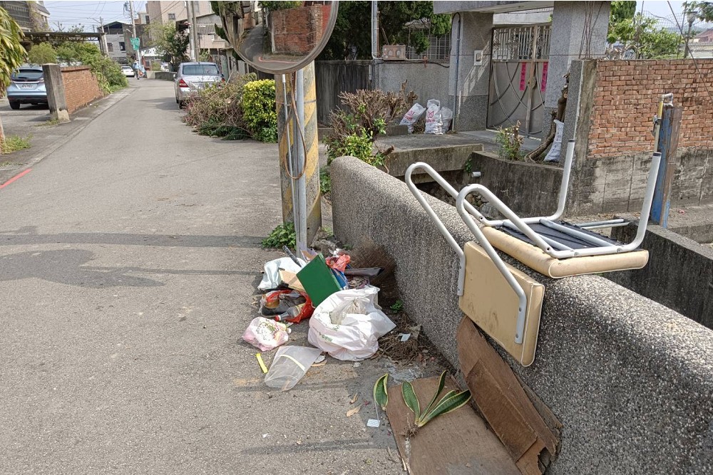 遏止路邊垃圾堆影響環境衛生！　苗栗市公所增設移動式監視器取締 41
