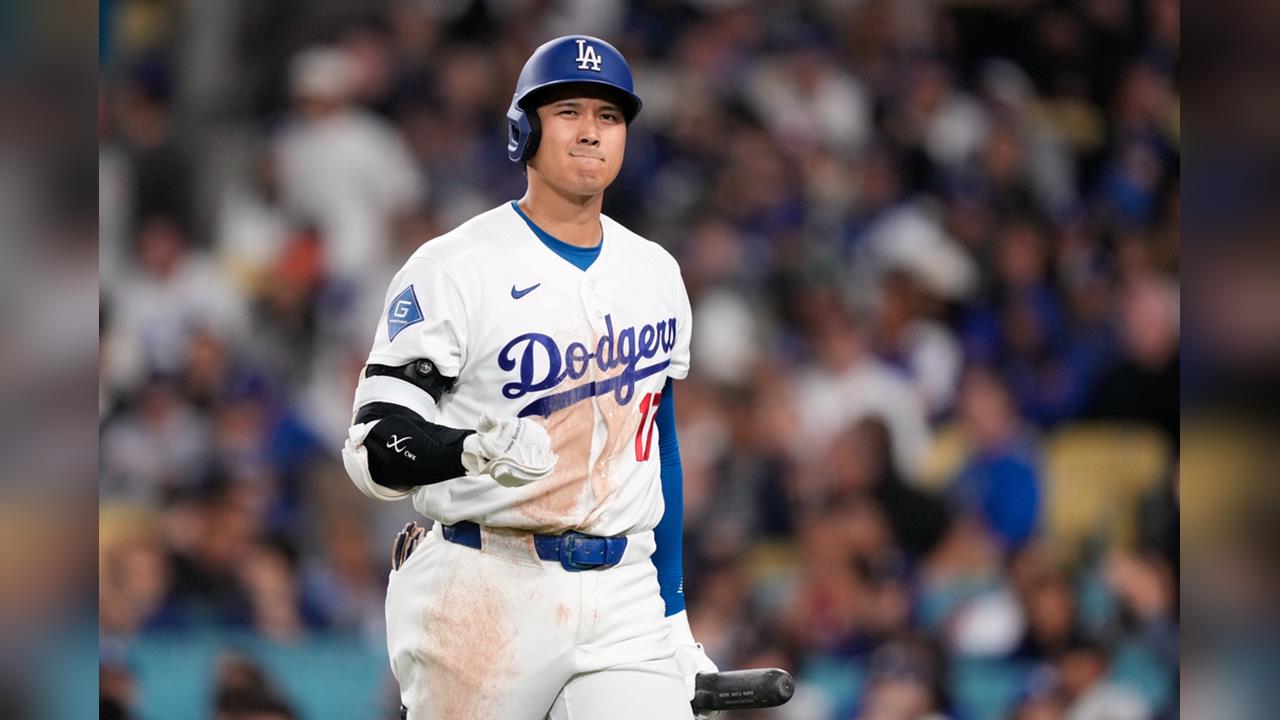 大谷翔平挨球吻戴上痛苦面具　連47場上壘紀錄仍在延續
