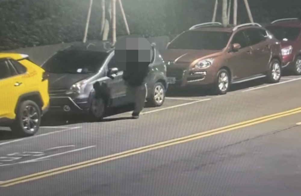 輪休搭捷運　站身邊的男子就是汽車竊嫌警通報逮人