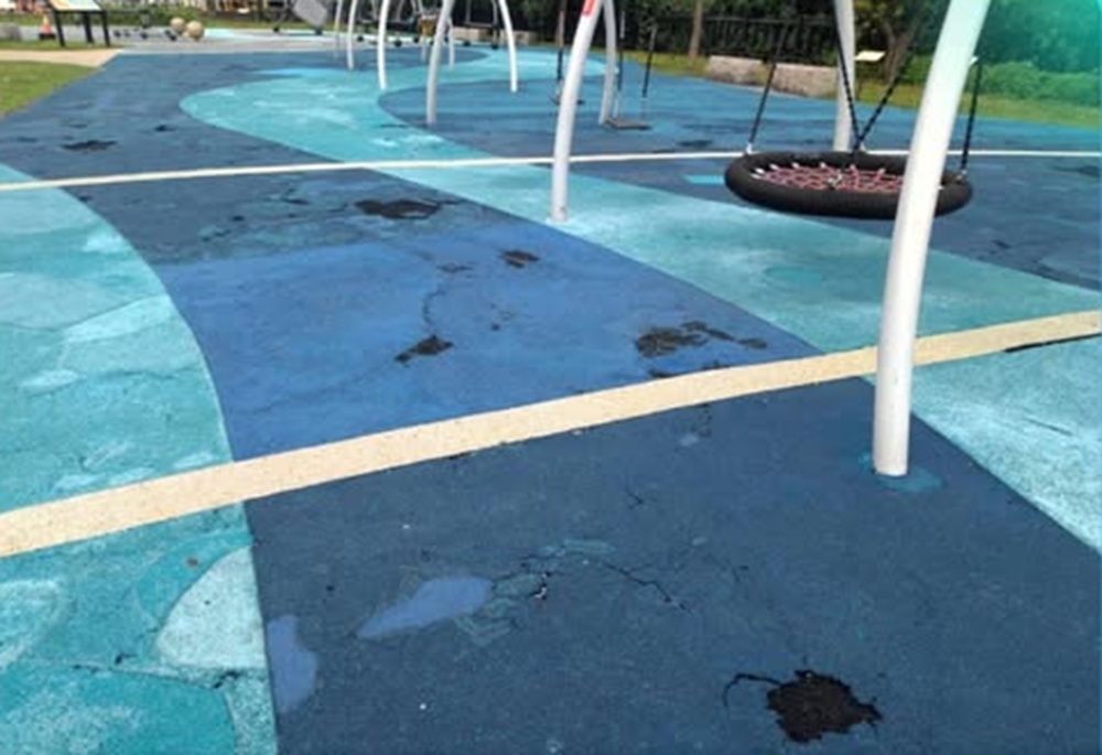 新店陽光公園地墊破損成安全漏洞　黃心華偕高灘處會勘促修繕