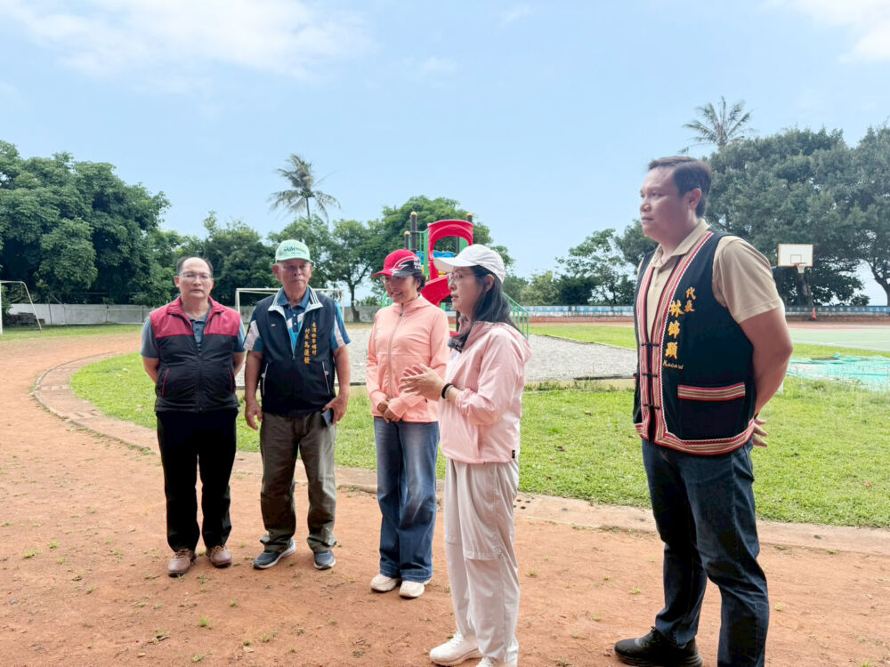 長濱寧埔國小運動場年久失修　陳瑩會勘助爭取整建經費