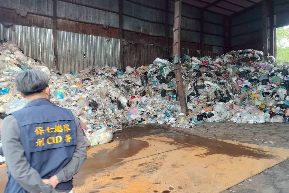 聯手掃蕩非法廢棄物　彰檢大搜14處押人扣車