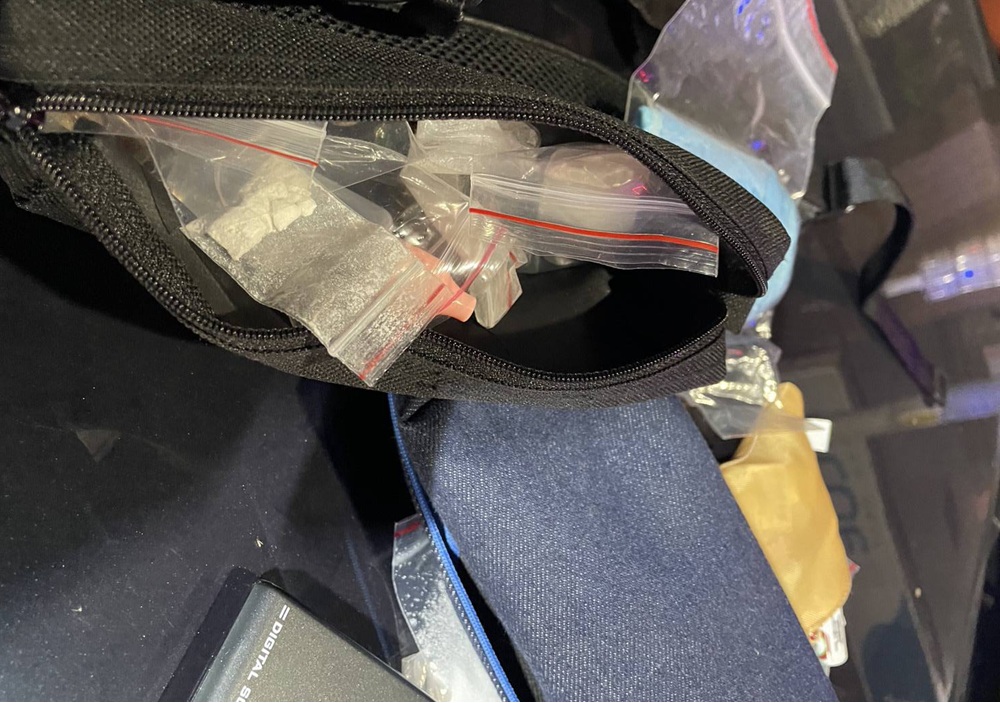 20公里龜速行駛快速道路　警逮男女2人緝獲百克海洛因